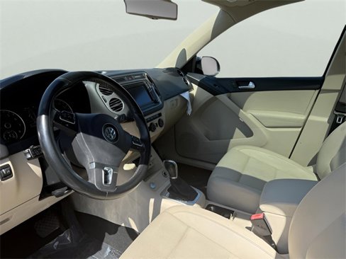 Used 2016 Volkswagen Tiguan SE image 14