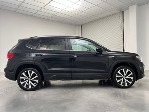 Used 2024 Volkswagen Taos SE image 8