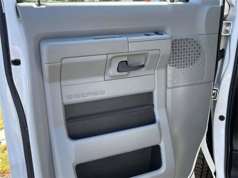 Used 2014 Ford E-350 and Econoline 350 XLT image 7