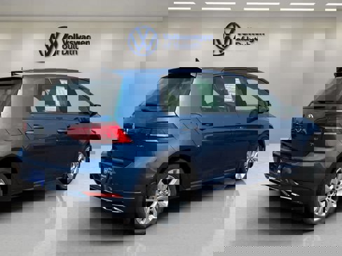 Used 2018 Volkswagen Golf SE image 5