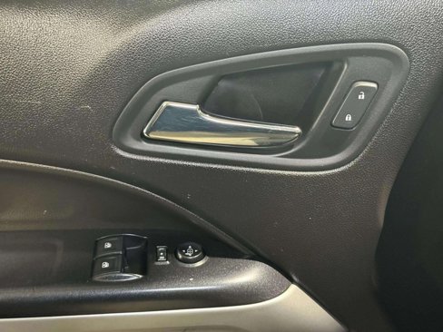Used 2017 Chevrolet Colorado LT image 8