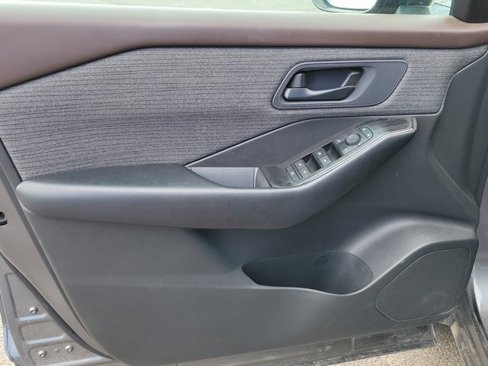 Used 2023 Nissan Rogue S image 10