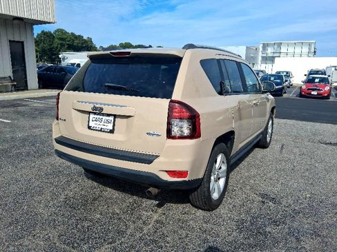 Used 2016 Jeep Compass Latitude image 14