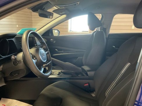 Used 2023 Hyundai Elantra SEL image 9