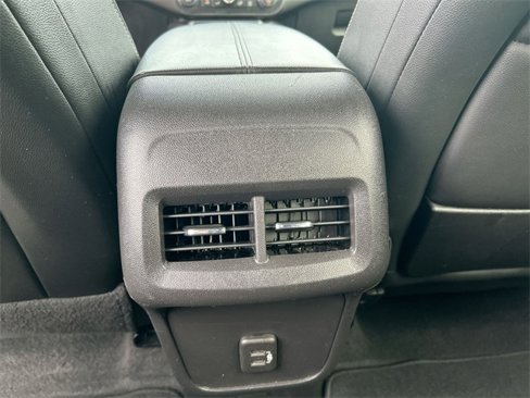 Used 2024 GMC Terrain SLT image 21