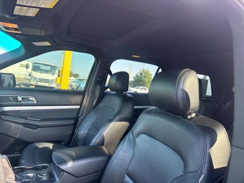 Used 2016 Ford Explorer XLT w/ Equipment Group 202A image 2