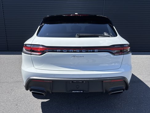 Used 2025 Porsche Macan image 4