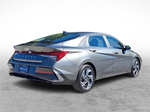 Certified 2025 Hyundai Elantra SEL image 6
