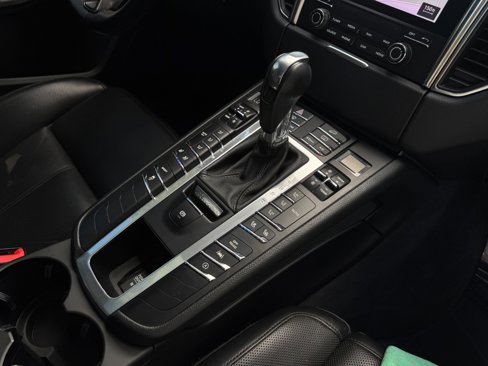 Used 2018 Porsche Macan S image 31