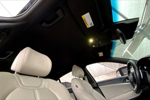 Used 2023 Genesis G70 2.0T image 12