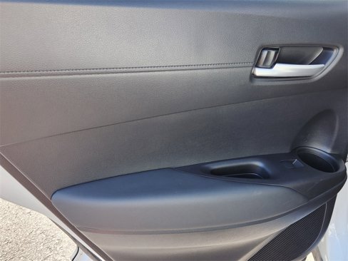Used 2022 Toyota Corolla Cross XLE image 11