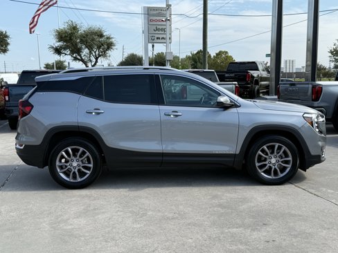 Used 2024 GMC Terrain SLT image 3