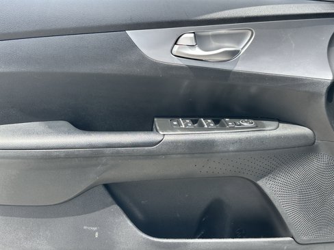 Used 2023 Kia Forte LXS image 8