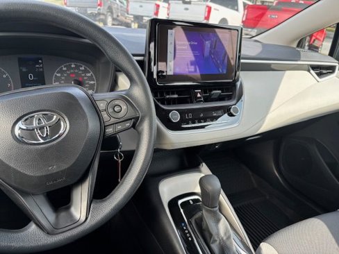 Used 2025 Toyota Corolla LE image 13