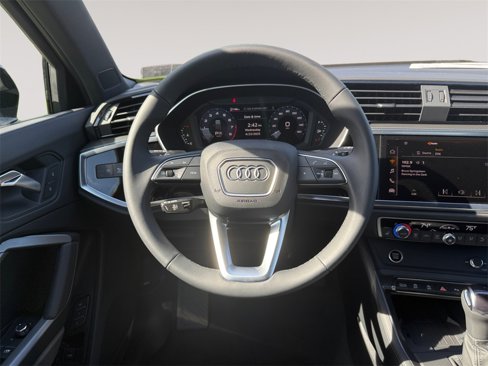 New 2025 Audi Q3 2.0T Premium image 12