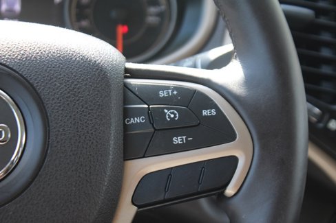 Used 2016 Jeep Cherokee Trailhawk w/ Comfort/Convenience Group image 18
