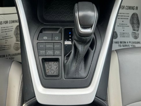 Used 2021 Toyota RAV4 XLE Premium image 33