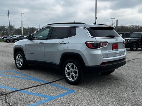 New 2025 Jeep Compass Latitude image 8