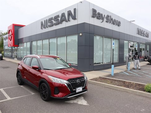 Certified 2023 Nissan Kicks SV image 1