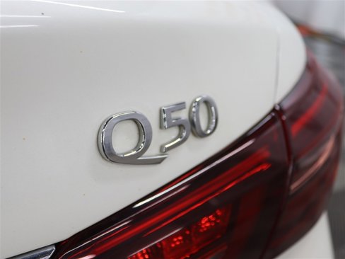 Used 2019 INFINITI Q50 Luxe w/ Essential Package (3.0T Luxe) image 7