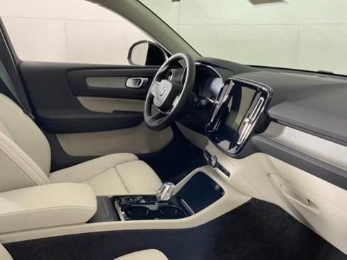 New 2025 Volvo XC40 B5 Plus w/ Protection Package Premier image 35