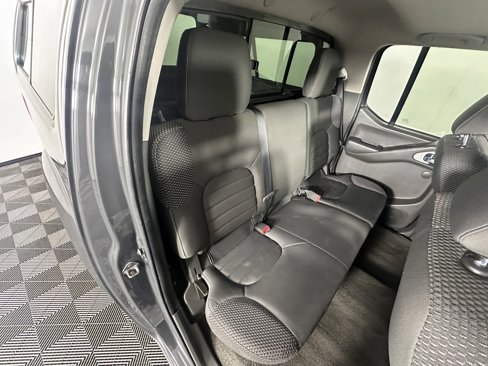Used 2015 Nissan Frontier PRO-4X image 14
