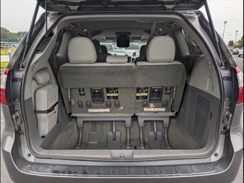 Used 2016 Toyota Sienna XLE image 23