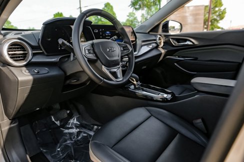 Used 2024 Chevrolet Trax ACTIV w/ Sunroof Package image 3