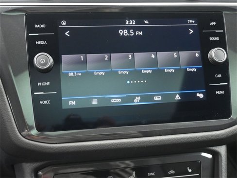 Used 2024 Volkswagen Tiguan SE image 32