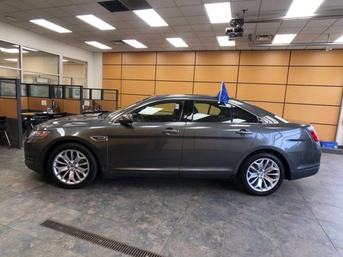 Certified 2017 Ford Taurus Limited image 4