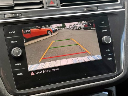 Used 2022 Volkswagen Tiguan SE image 29
