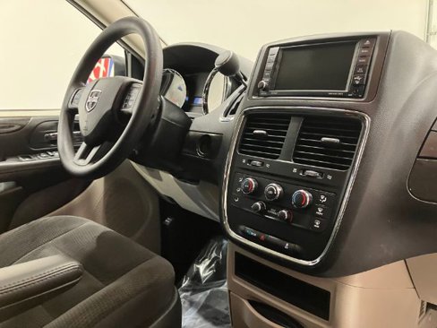 Used 2018 Dodge Grand Caravan SE image 47