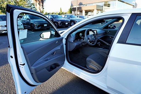 Certified 2024 Hyundai Elantra SEL image 36