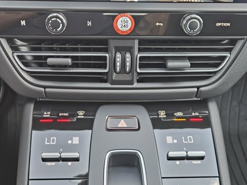 Certified 2025 Porsche Macan Turbo image 20