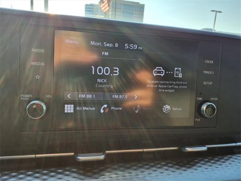 Used 2022 Kia Carnival LX image 18