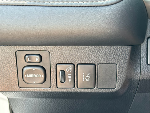 Used 2018 Toyota RAV4 XLE w/ Plus Extra Value Package image 20