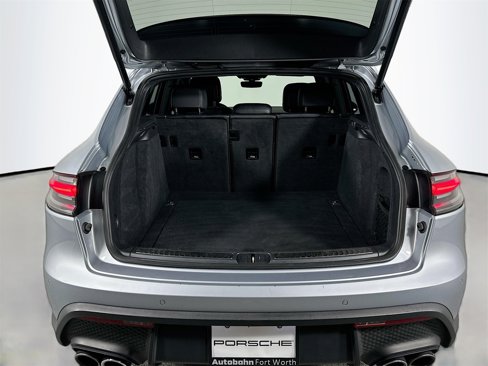 Certified 2022 Porsche Macan image 36