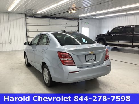 Used 2017 Chevrolet Sonic LT image 4