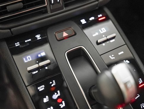 Certified 2024 Porsche Macan w/ Premium Plus Package image 21