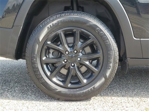 Used 2018 Jeep Cherokee Latitude w/ Safety Group image 5