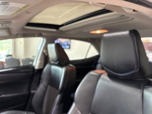 Used 2019 Toyota Corolla SE w/ SE Premium Package image 18