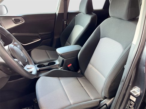 Used 2023 Kia Soul LX image 18
