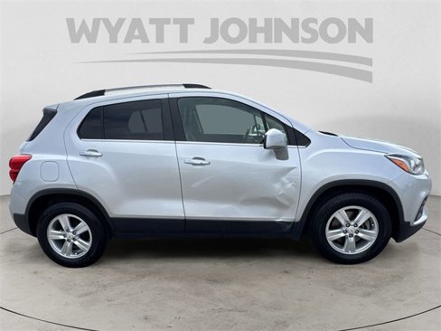 Used 2019 Chevrolet Trax LT w/ LT Convenience Package image 6