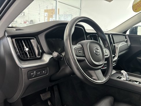 Used 2019 Volvo XC60 T8 Momentum w/ Premium Package image 12