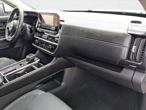 Used 2024 Nissan Pathfinder SV image 21