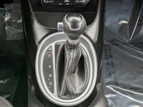 Used 2017 Kia Soul + image 11