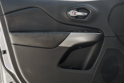 Used 2020 Jeep Cherokee Limited image 21