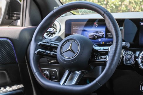 Certified 2025 Mercedes-Benz GLA 250 4MATIC image 17