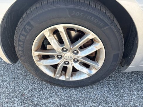 Used 2013 Kia Optima LX image 9