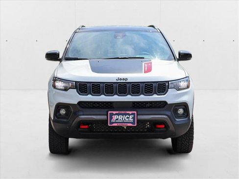 Used 2024 Jeep Compass Trailhawk image 2